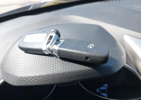 2017 Hyundai Veloster Value Edition из США, поврежденный, VIN KMHTC6AD8HU318294